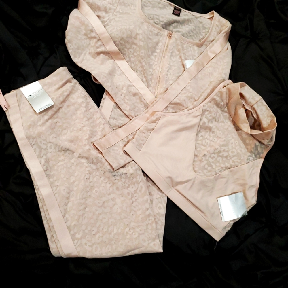 Victoria's secret workout outfit (Brand New)